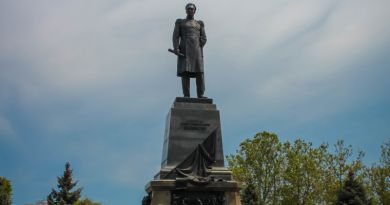 Достопримечательность Площадь Нахимова